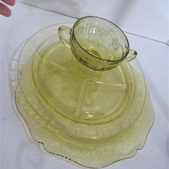 FEDERAL DEPRESSION GLASS 1 DIVIDED PLATE, 1 PLATE,  1 BOUILLON SOUP BOWL ANTIQUE - Picture 1 of 9